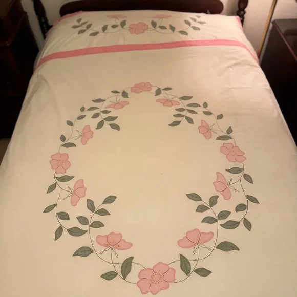 Vintage twin/full coverlet with sham.Hand embroidered. Bedding